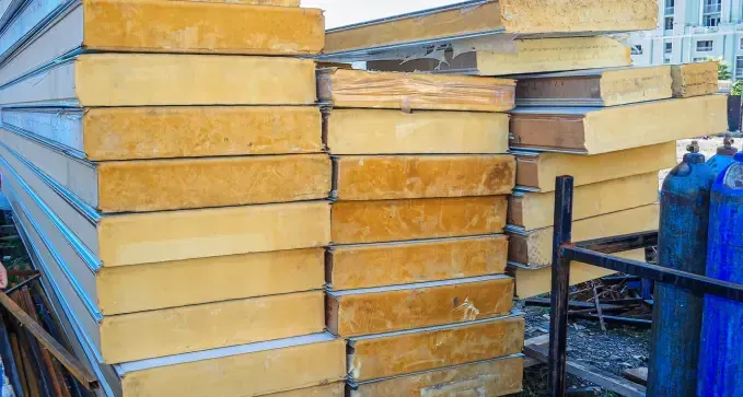 Instalación de tejados de panel sándwich en A Pontenova